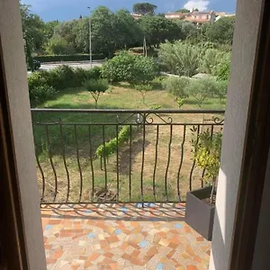 Appartement Indépendant Dans Villa, Entre Et Straphaël